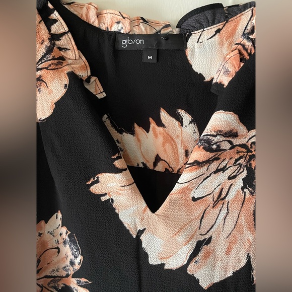 Gibson Look Ruffle Neck Pleated Top - Picture 5 of 6